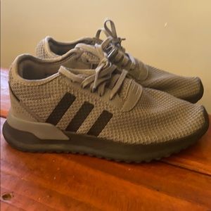 Adidas Boys tennis shoes